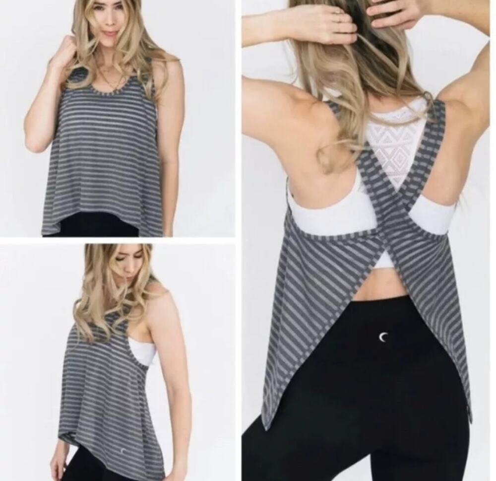 ZYIA Active Gray Nimbus Split Back Tank Top Size Medium Mesh Stripes EUC